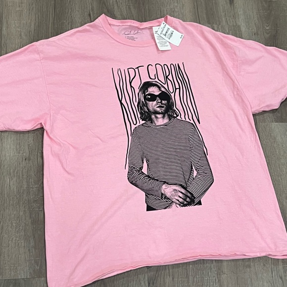 NWT Women’s Pink Kurt Cobain Large Nirvana Official Shirt Sleeve T-Shirt - Picture 4 of 5
